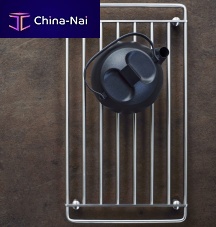 Aluminum serving tray for domestic use