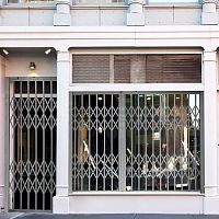 Retractable security grille for doorsfor windowsfor store fronts