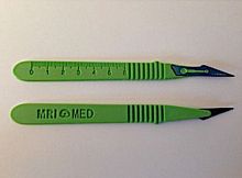 Plastic handle scalpel DI-132