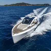 Inboard cabin cruiser 43 veloceoutboardtwin-enginetriple-engine
