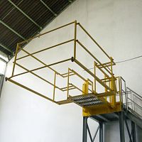 Folding access gangway for tanksfor containerssteel