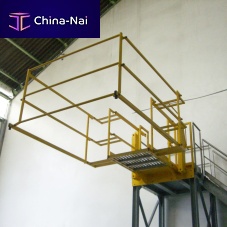 Folding access gangway for tanksfor containerssteel