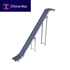 Raised-rib conveyor belt for the chemical industry