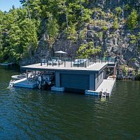 Boat technical shelter