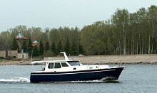 Inboard express cruiser Navigator-112dieseldisplacement hullwheelhouse
