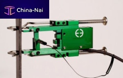 Strain gauge extensometer clip-on