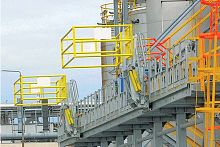 Folding access gangway