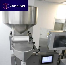 Bulk material feeder