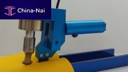 Ultrasonic cutting system bladefor fabricsmanually-controlled