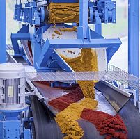 Distribution hopper EURO COLORMIX for concretewith belt conveyor