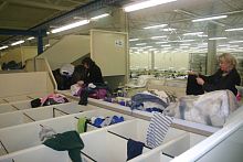 Automatic sorting system for textilesboxsplit tray