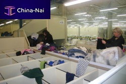 Automatic sorting system for textilesboxsplit tray