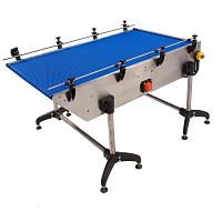 Conveyor accumulating table
