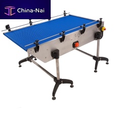 Conveyor accumulating table