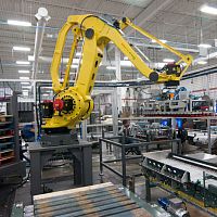 Robotic palletizer casepackagecarton