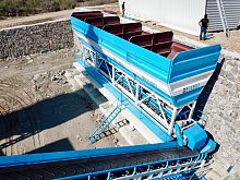 Bulk material feeder