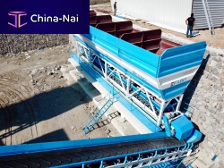 Bulk material feeder
