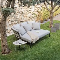 Contemporary daybed Ria Softfabricpainted aluminumpainted aluminum base