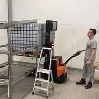 Layer depalletizer for canssemi-automaticbottling industry
