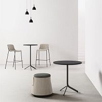 Contemporary table SLINGwoodenmetal baseround