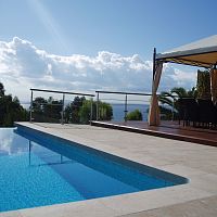 Natural stone swimming pool coping Moleanos limestonenon-slip