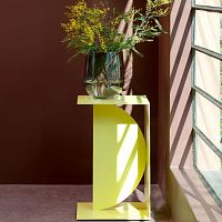 Contemporary side table PICALlacquered metallacquered metal baseround