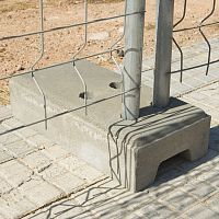 Concrete shuttering block TOSSUTfor PV applicationsfor fencing