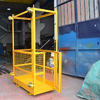 Handling basket with metal frame