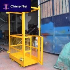 Handling basket with metal frame