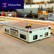Battery-powered self-propelled trailer