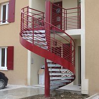 Spiral staircase INDUSmetal stepsteel framefor commercial buildings