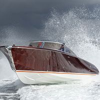 Inboard day cruiser Dolvik D33twin-engineplaning hullwooden