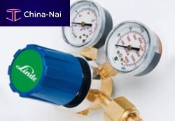Gas regulator industrialwith pressure gauge