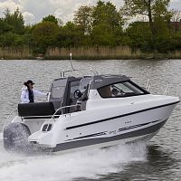 Outboard cabin cruiser 670 Middle hard-topwheelhouse8-person max.