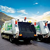 Rear-loader waste collection vehicle