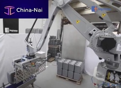 Automatic depalletizer roboticfor drumsfor the food industry