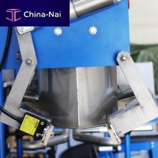 Automatic bag closing machine