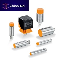 Inductive proximity sensor IEP200rectangularIO-Linkthreaded