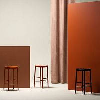 Contemporary bar stool FIGURINEoakoak basewith footrest
