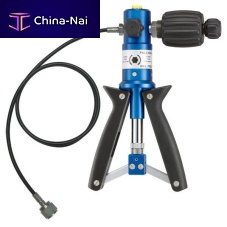 Manual calibration pump