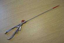 Laparoscopic needle holder
