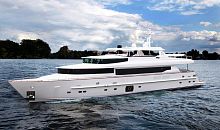 Cruising super-yacht CC110 Lady Gagaclassicflybridgewheelhouse