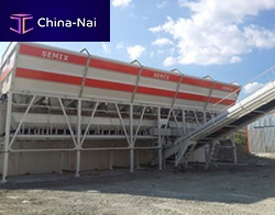 Storage hopper for concrete