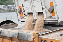 Bulk unloader mobile truck