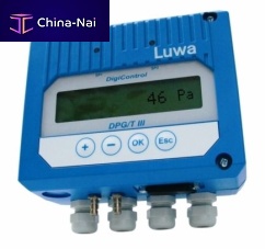 Pressure transmitter with digital display DPGT