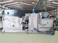 Sludge dewatering screw press for wastewater treatment
