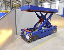 Heavy haul vehicle electricself-propelled4-wheel drive