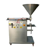 Semi-automatic filling machine foot-operatedmulti-containerfor viscous liquids