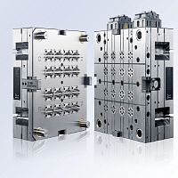 Medical device manufacturing injection molding machine HOT RUNNER