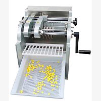 Compact deblistering machine DB500 tablefor the pharmaceutical industry